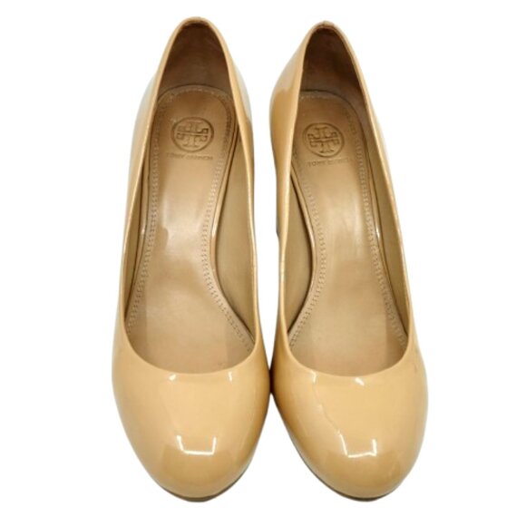 TORY BURCH~Multi Logo Pump~BLOCK LOGO WRAPPED HEEL BEIGE PATENT LEATHER SHOE 9.5 - Picture 7 of 8